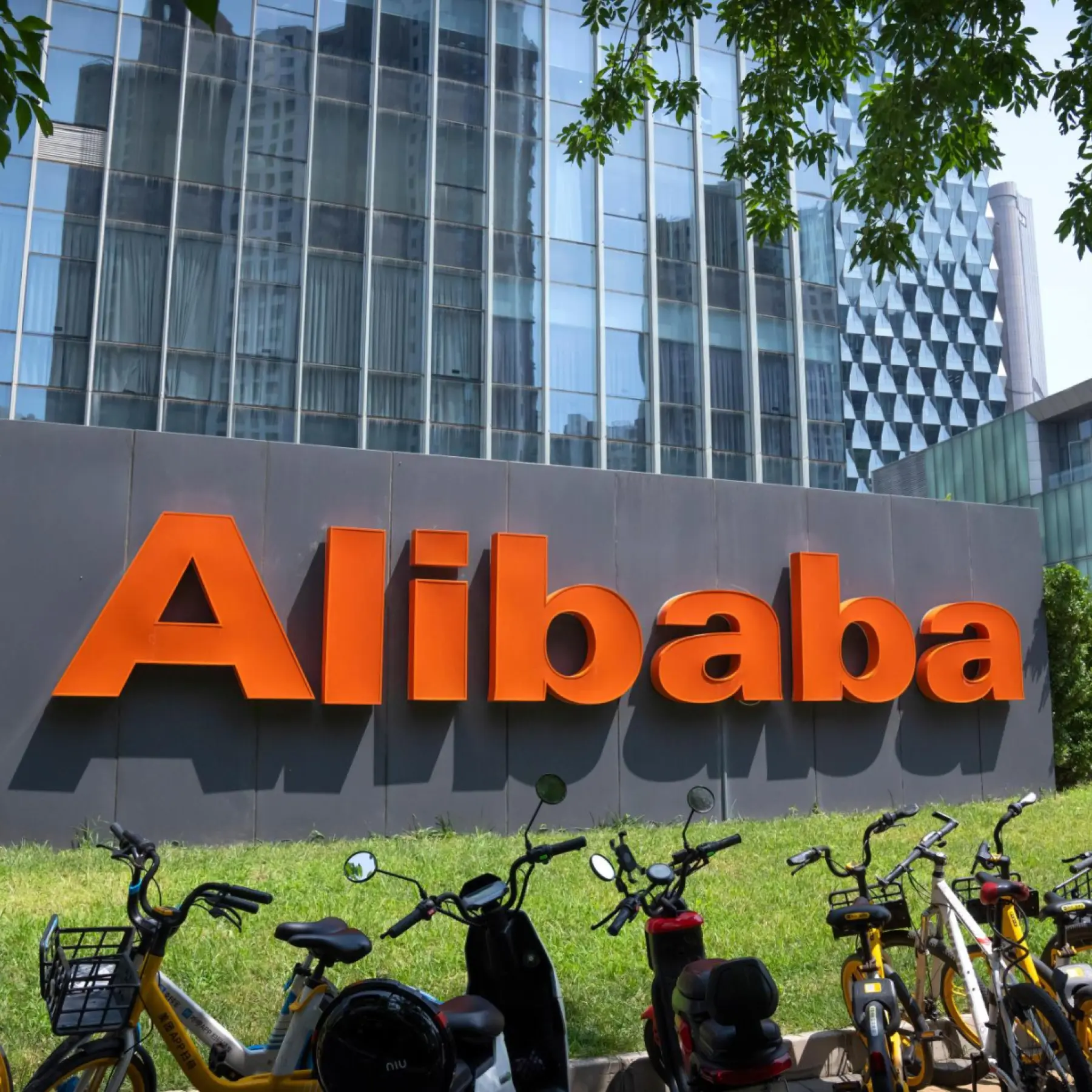 Alibaba Expands Its AI Ambitions With a New Chip and Larger AI Models